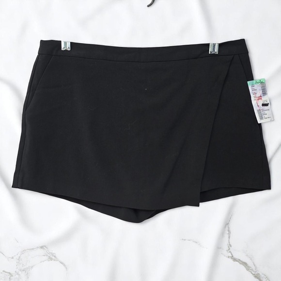 Papaya Woman Skort Shorts Large Black Wrap Front Casual Everyday Stretchy‎ NWT - Picture 1 of 10